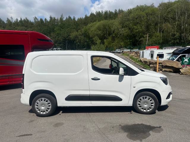 Vauxhall Combo Cargo 2300 1.5 Turbo D 100ps H1 Sportive Van Panel Van Diesel White