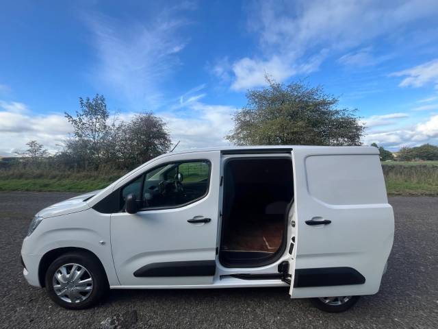 2020 Vauxhall Combo Cargo 2300 1.5 Turbo D 100ps H1 Sportive Van