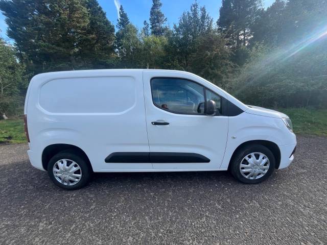 2020 Vauxhall Combo Cargo 2300 1.5 Turbo D 100ps H1 Sportive Van