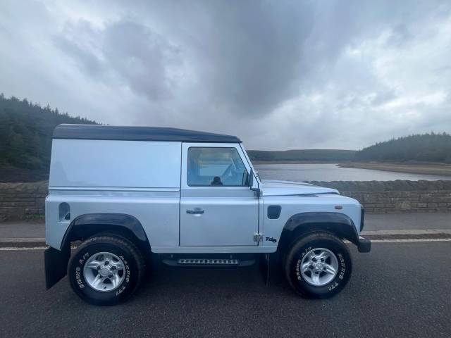 Land Rover Defender 90 2.5 DEFENDER 90 TD5 Pick Up Diesel Silver